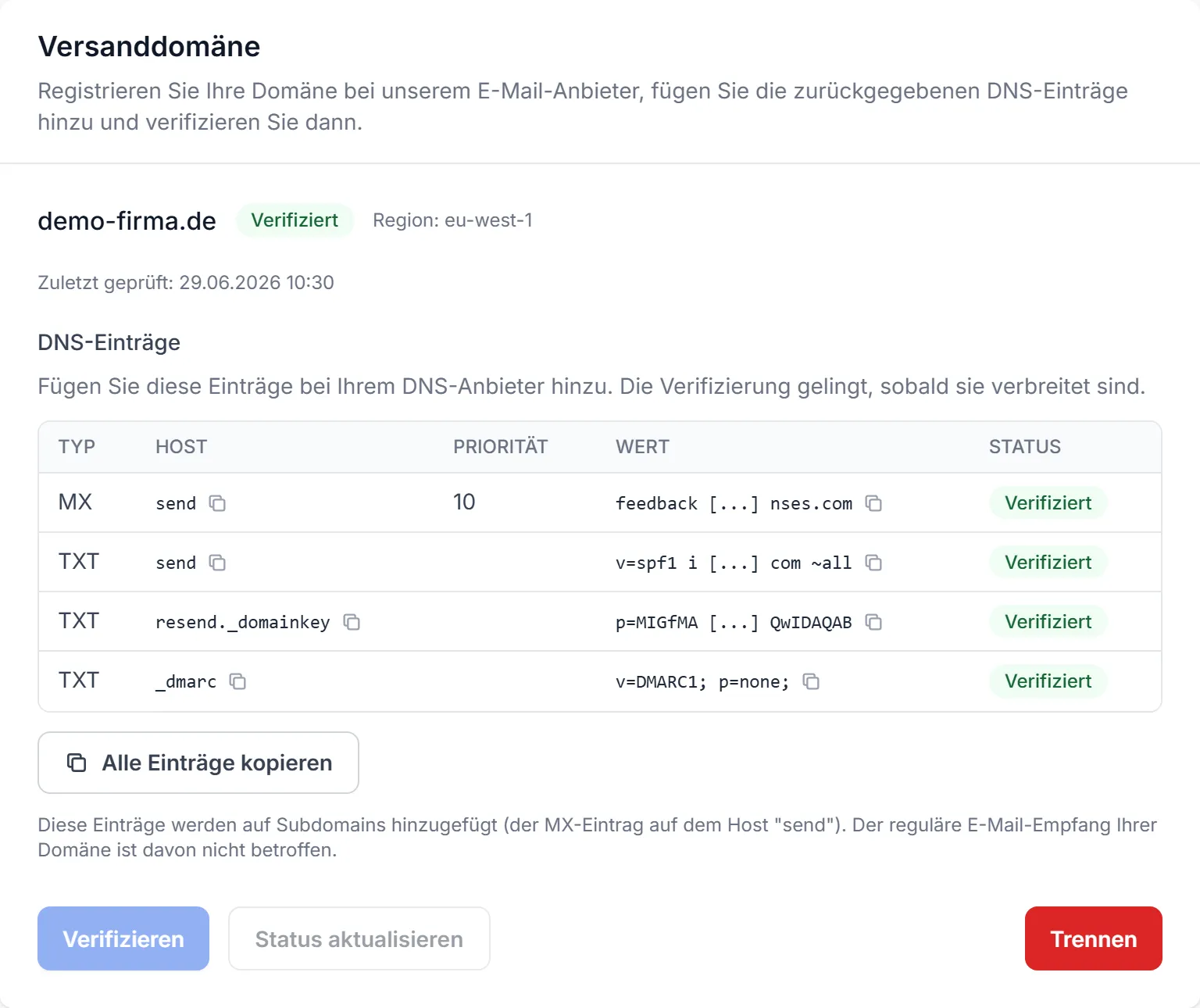 Die Einstellungsseite für die eigene Absenderdomain mit DNS-Einträgen und verifiziertem Status