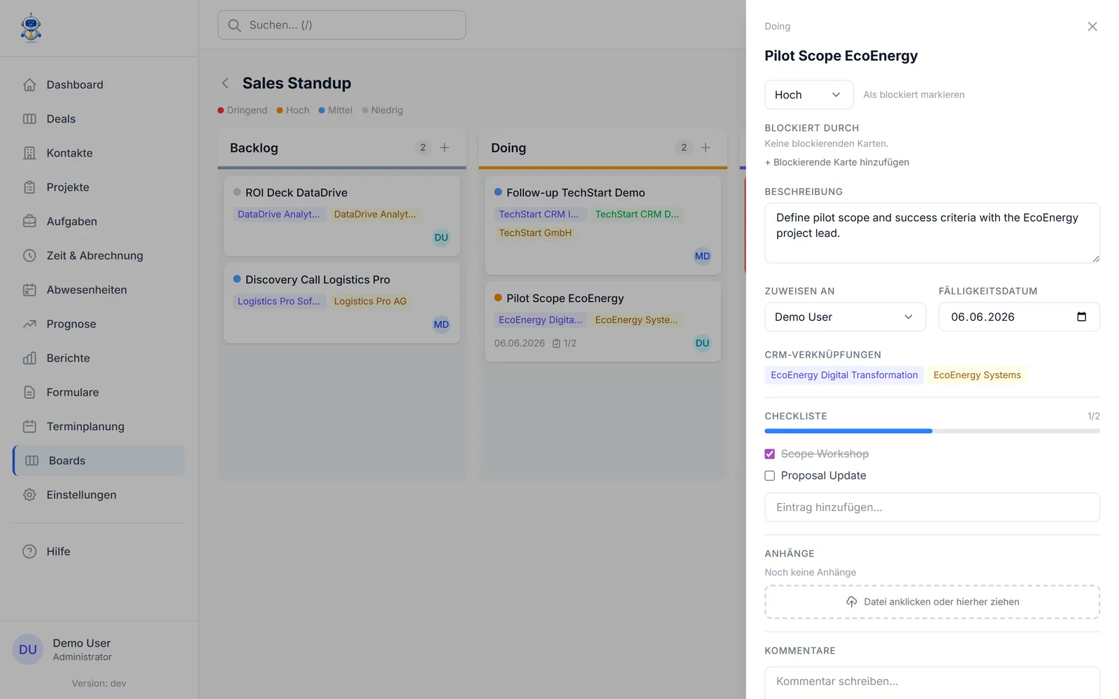 Ein geöffnetes Karten-Panel mit Beschreibung, Checkliste und CRM-Verknüpfungen